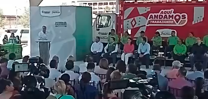 Entrega de 6 camiones recolectores de basura, 30 carritos de barrido manual y 20 desbrozadoras
